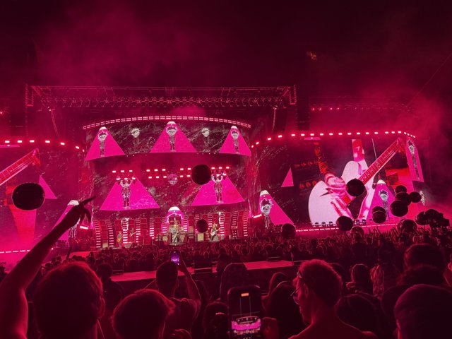 Electric Rhythms Under the Desert Sky