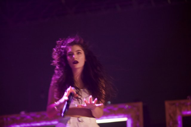 Lorde Lights Up Coachella Stage With Soulful Performance