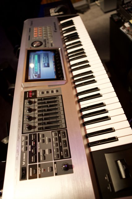 Yamaha RX-7 Digital Keyboard Takes Center Stage