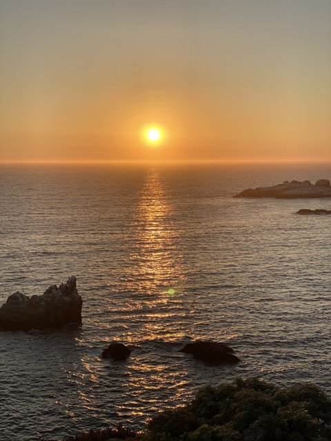 Radiant Sunset over the Sparkling Ocean