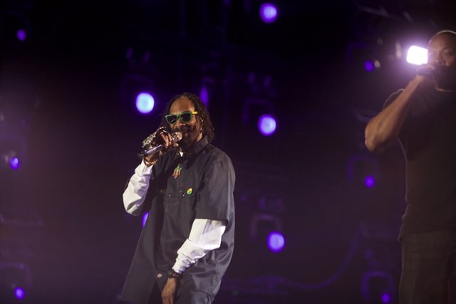 Snoop Dogg Rocks the 2012 Grammy Awards