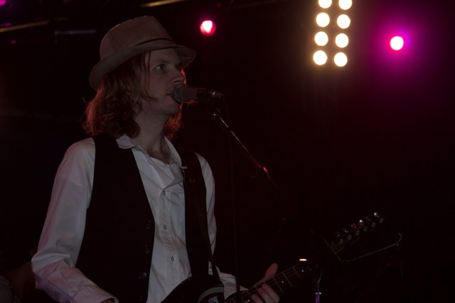 Beck's electrifying guitar performance