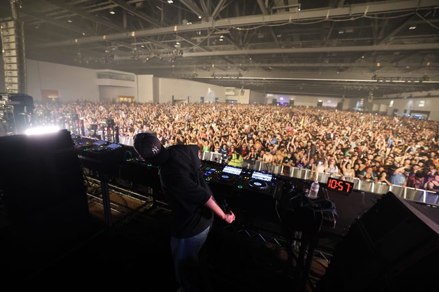DJ Commands Massive Indoor Crowd at Wobbleland 2026