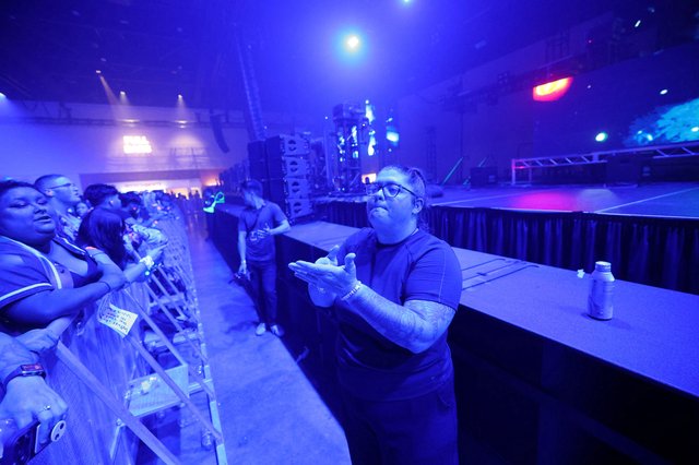 Security Guard Claps at Wobbleland 2026 Festival