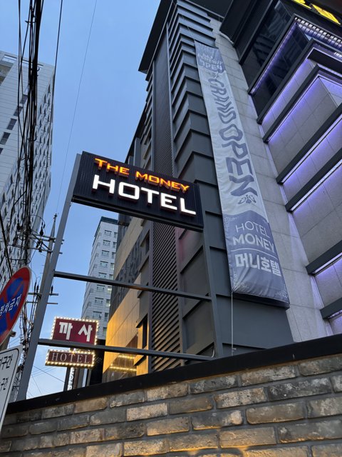 Urban Giant: The Media Billboard Hotel in Seoul