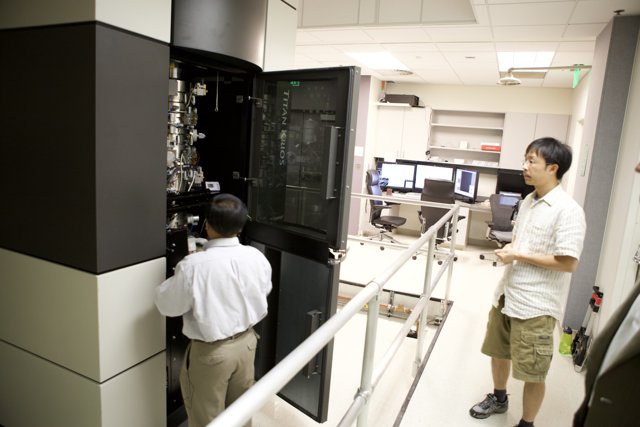 Exploring Computer Technology in a Modern Lab