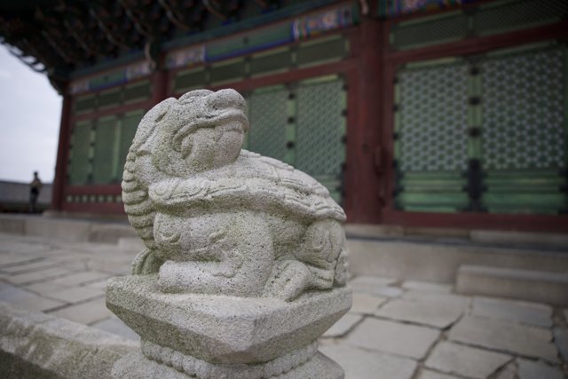 The Guardian Dragon: A Timeless Sculpture in Korean Heritage