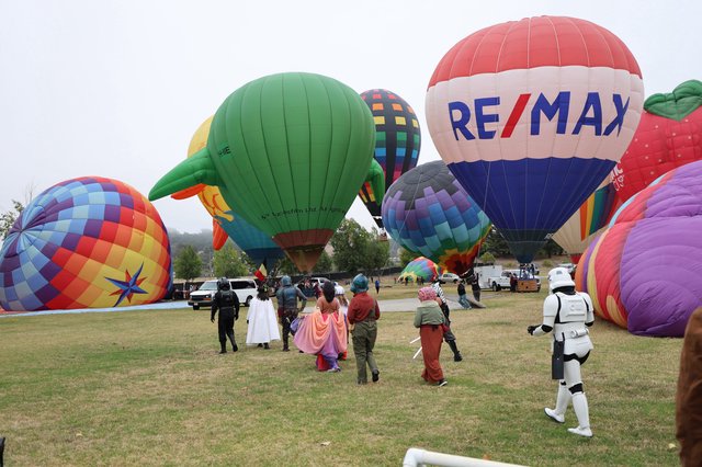 Star Wars Cosplayers Meet Hot Air Balloons at Festival