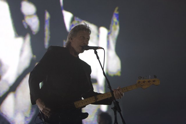 Roger Waters rocks Coachella stage with guitar