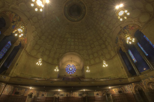 The Grandeur of Wilshire Temple's Interior