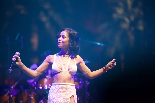 Jhené Aiko Lights Up Coachella Stage with Solo Performance