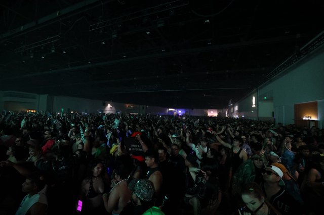 Massive Indoor Crowd Erupts at Wobbleland 2026