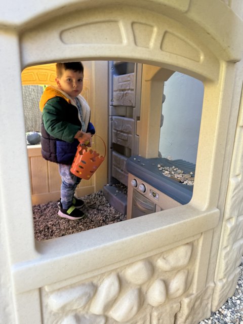 Curious Explorer in a Miniature World