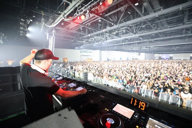 DJ Commands Massive Indoor Festival Crowd at Wobbleland