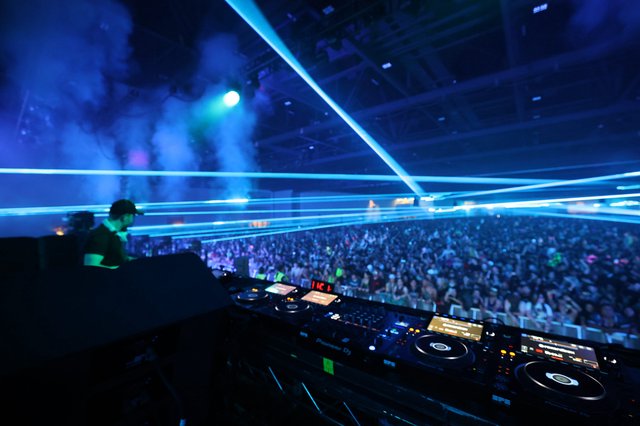 DJ Commands Massive Crowd at Wobbleland 2026