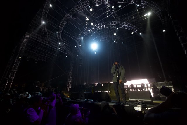 Nas rocks the stage at Coachella 2014