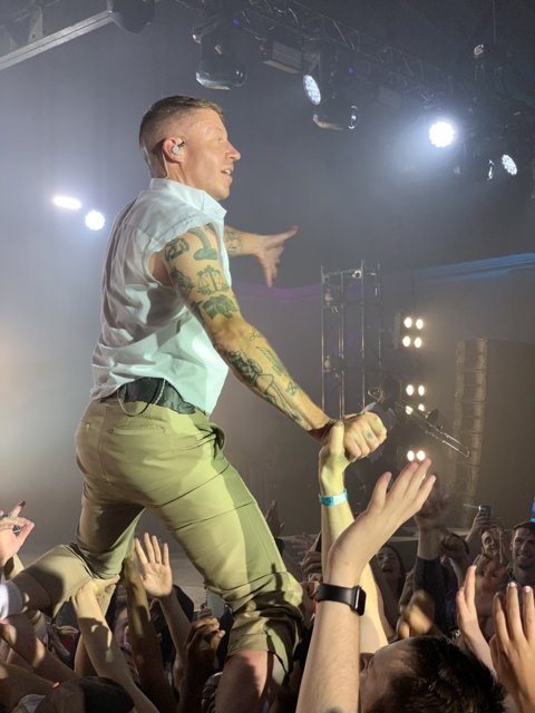 Tattooed Rocker Shines on Stage