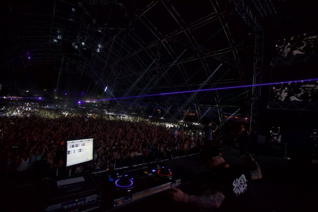 DJ Lights Up the Night at Coachella
