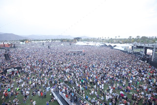 Coachella Sunday 2010: A Sea of Fans