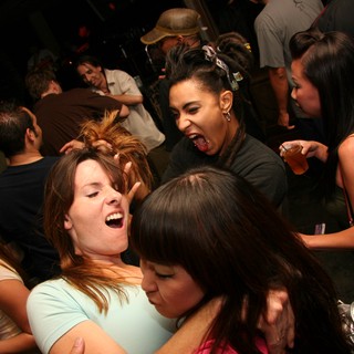 candid-documentary-nightlife-photography