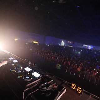 DJ Ignites Massive Crowd at Wobbleland 2026