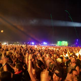 Coachella Crowd Grooves to the Beats