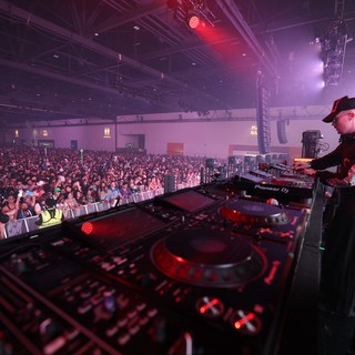 DJ Commands Massive Indoor Crowd at Wobbleland 2026