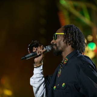 Snoop Dogg rocks solo performance at Coachella 2012