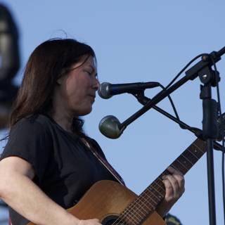 Kim Deal's Acoustic Performance at Coachella 2008