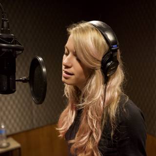 Anabel Englund Sings Her Heart Out