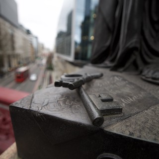 The Key to London: Symbolic Sculpture on Urban Ledge