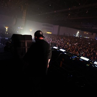 DJ Commands Massive Crowd at Wobbleland 2026