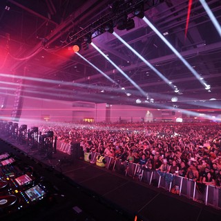 Massive EDM Crowd Ignites Wobbleland Festival 2026