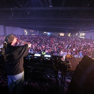 DJ Commands Massive Indoor Crowd at Wobbleland 2026