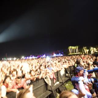 Coachella 2009 Concert Crowd Shines Bright