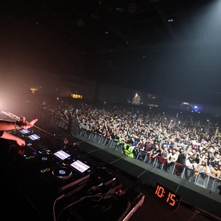 DJ Commands Massive Crowd at Wobbleland Festival 2026