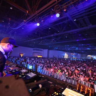 DJ Commands Massive Crowd at Wobbleland 2026