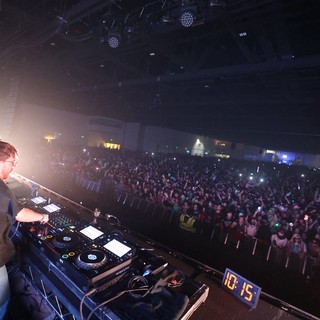 DJ Commands Massive Crowd at Wobbleland Festival 2026
