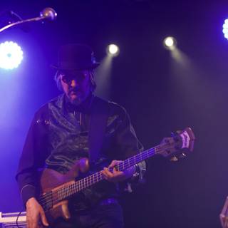 Les Claypool Rocks the Stage with his Bass