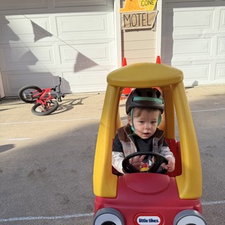Little Driver's Cozy Cone Motel Adventure