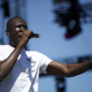 Stormzy electrifies the crowd with solo performance