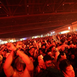 Massive Crowd Surges Under Red Light at Wobbleland