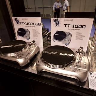 Turntable Extravaganza at the 2009 NAMM Show