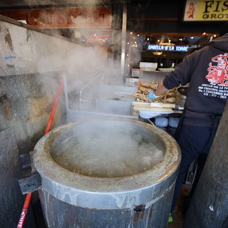 Traditional Crab Cooking at Sabella & La Torre Stand