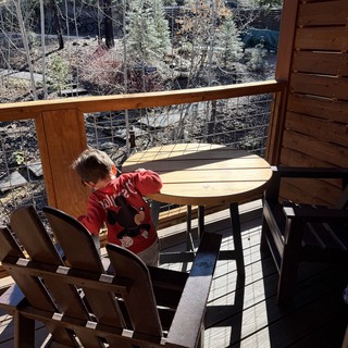 candid-family-travel-snapshot