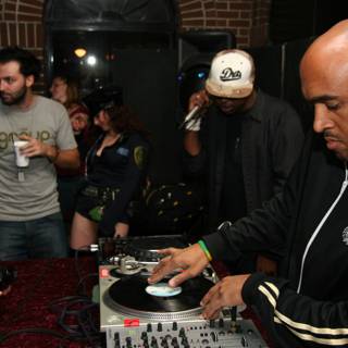 DJ Dedê and Steve J performing live