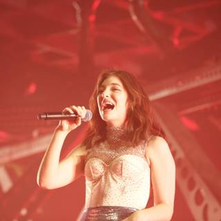 Lorde Lights Up the Stage with Her Solo Performance