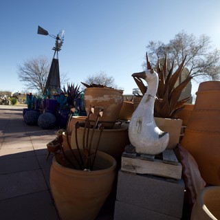 outdoor-art-market-or-gallery