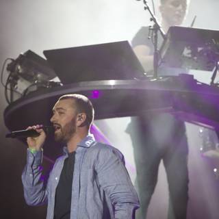 Sam Smith's Electrifying Solo Performance