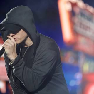 Eminem Rocks the Stage at the 2013 MTV Music Awards